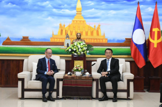 Party External Relations Chief Receives Singaporean Ambassador